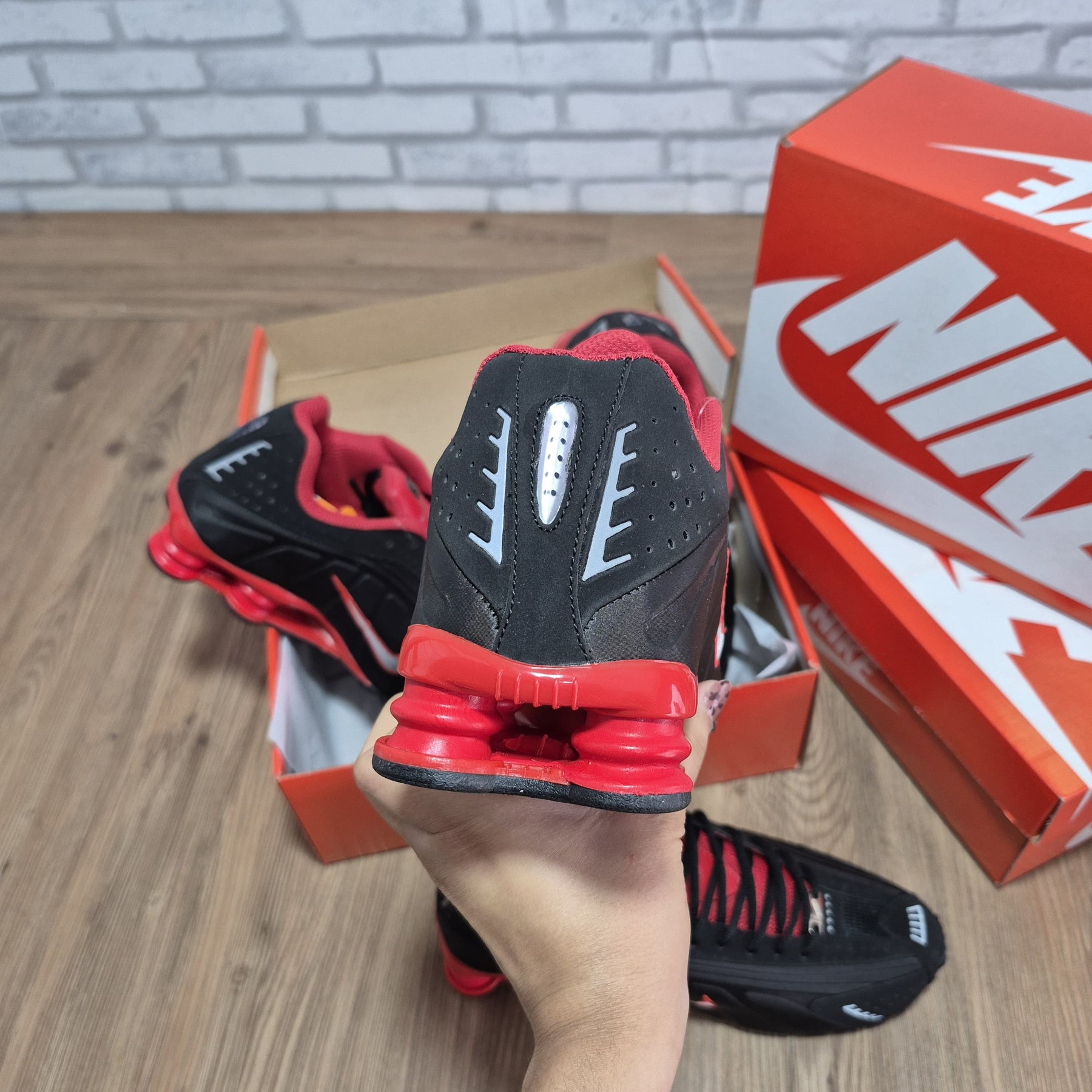 Nike Shox R4