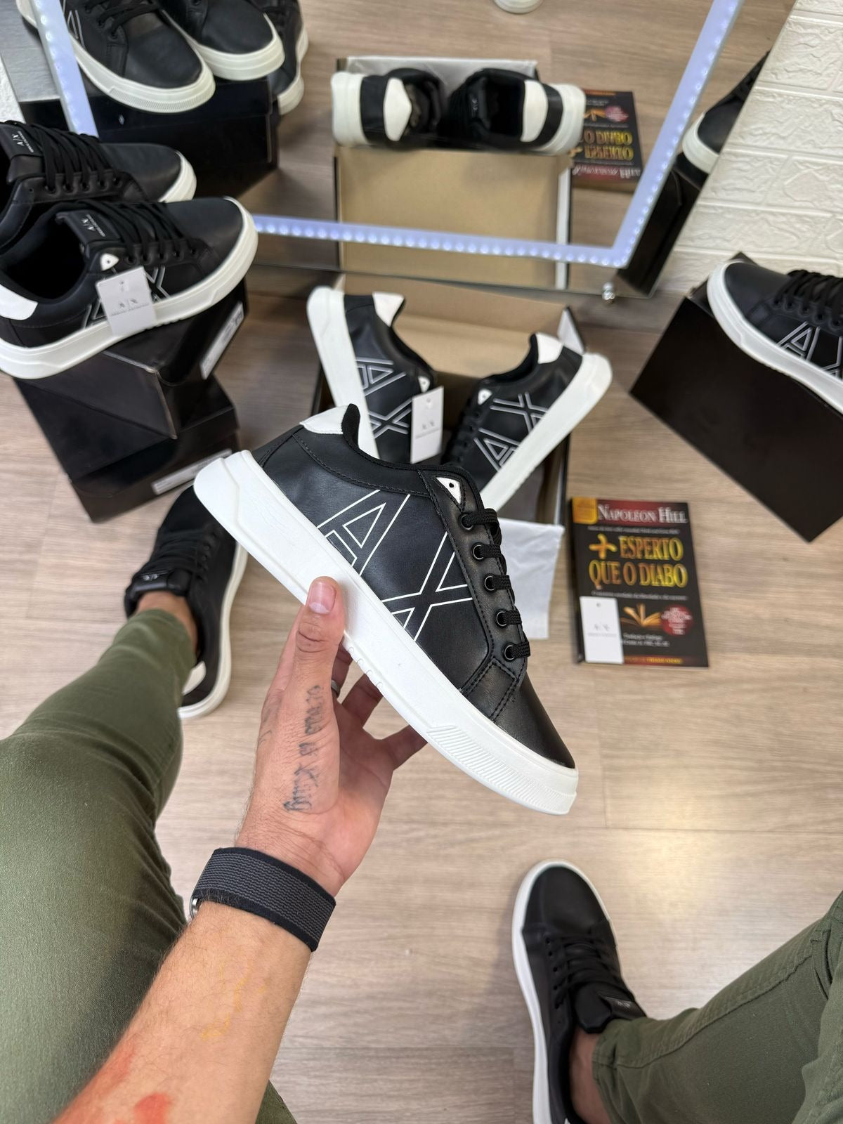 Tênis Emporio Armani Exchange