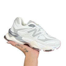 Tênis New Balance 9060 de Couro Legitimo