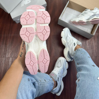 New Balance 9060 Branco Cinza e Rosa