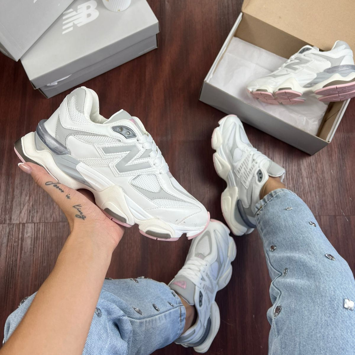 New Balance 9060 Branco Cinza e Rosa