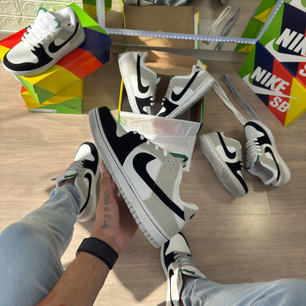 Nike SB Dunk Low Pro cor branco cinza e preto