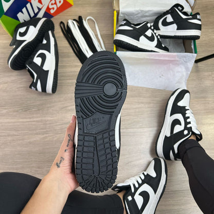Nike Dunk SB Preto e Branco