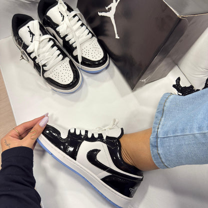 Air Jordan 1 Low Preto Branco Vinil com Sola Azul