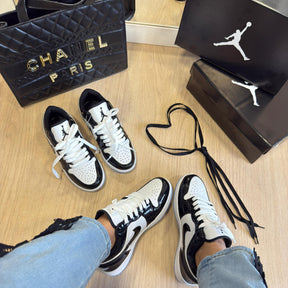 Air Jordan 1 Low Preto Branco Vinil com Sola Azul
