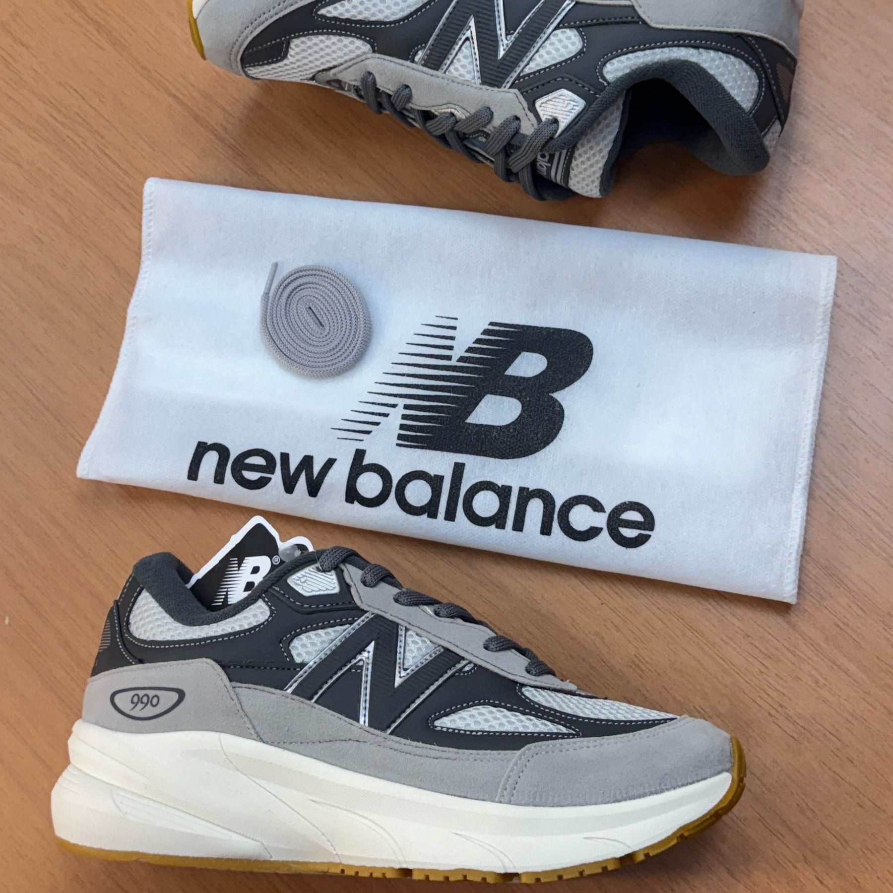 New Balance 990