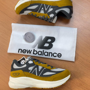 New Balance 990