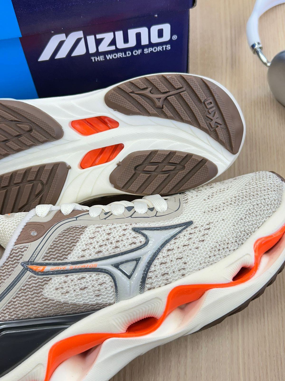 Mizuno Wave Stratos 3