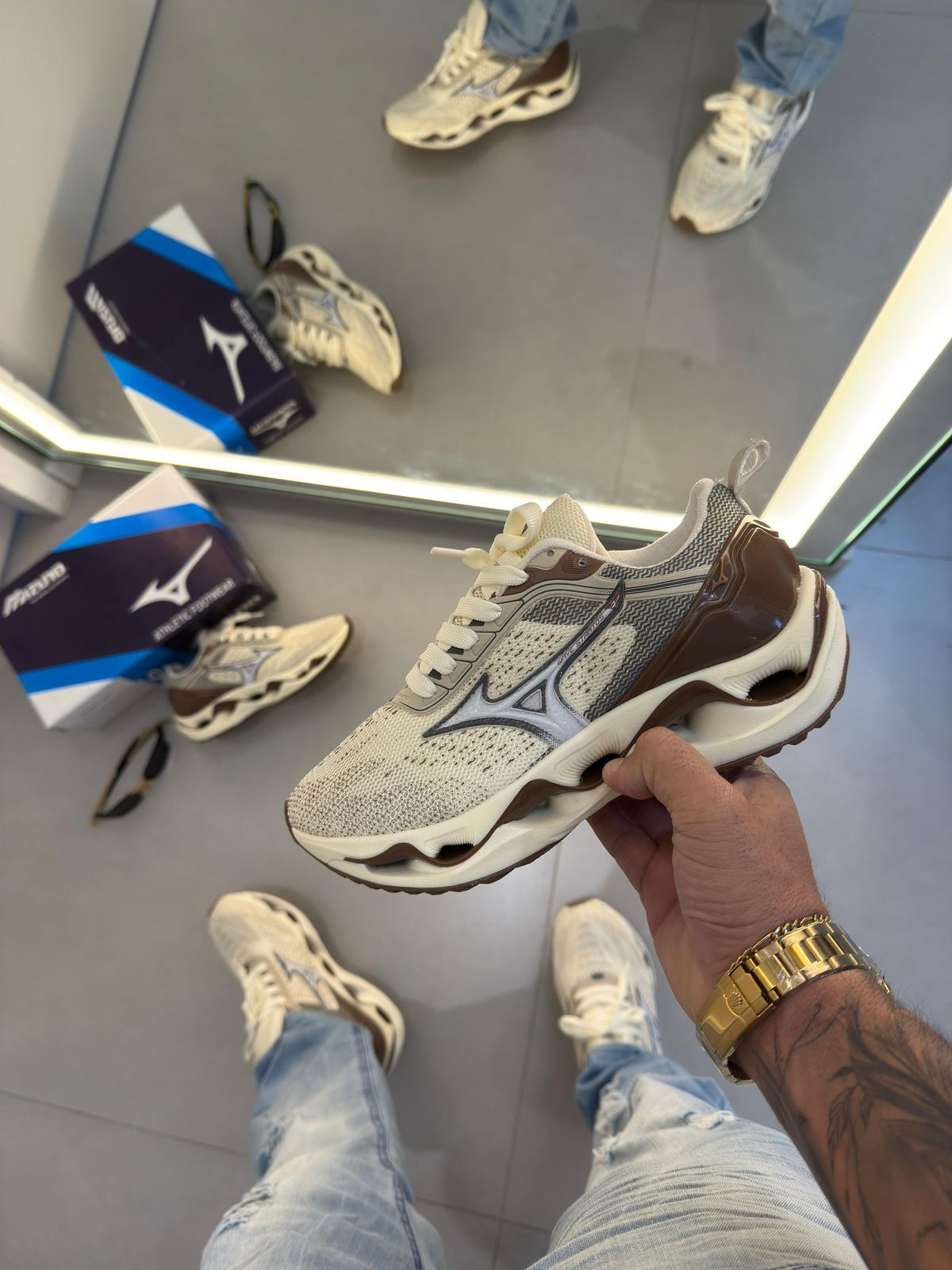 Mizuno Wave Stratos 3