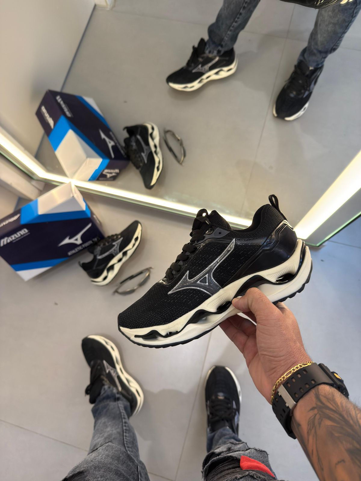 Mizuno Wave Stratos 3