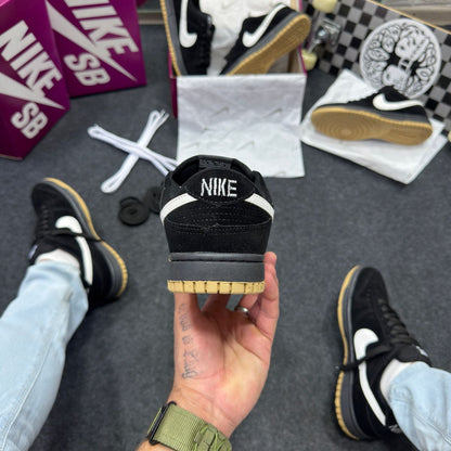 Nike SB Dunk Low Pro