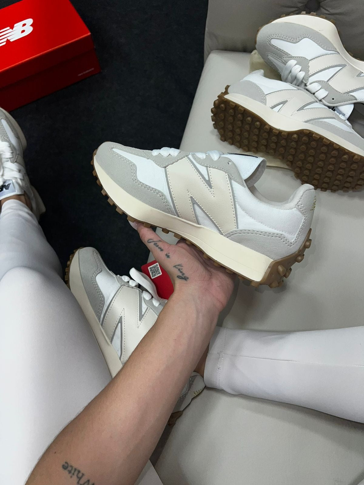New Balance 327