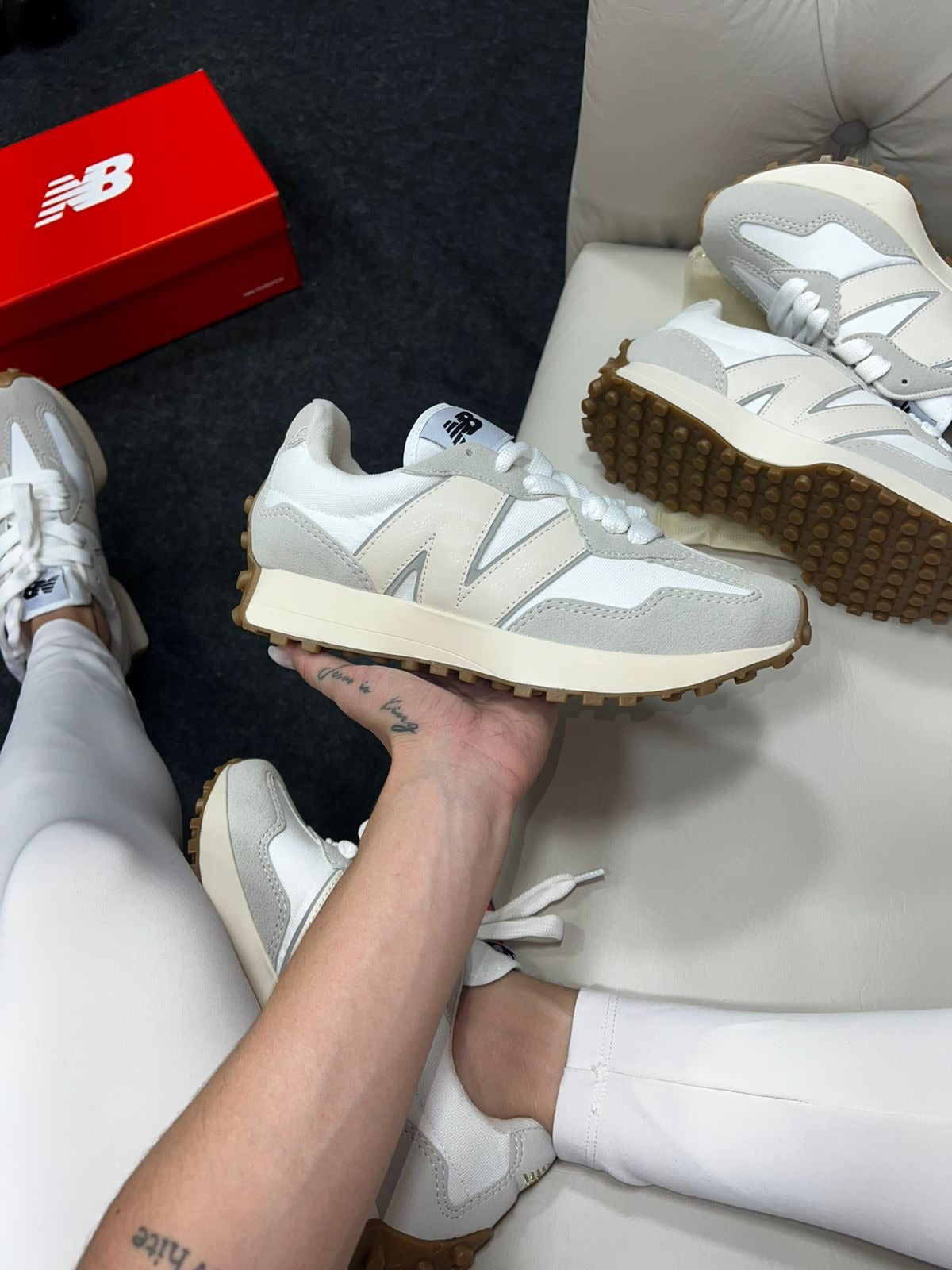 New Balance 327