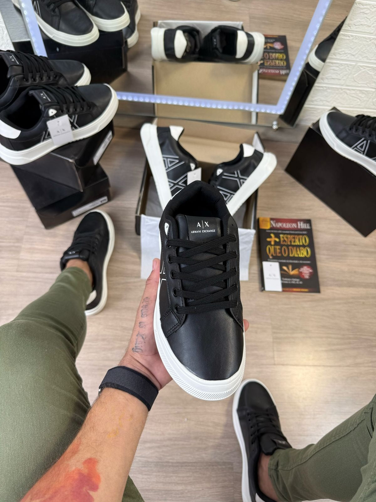 Tênis Emporio Armani Exchange