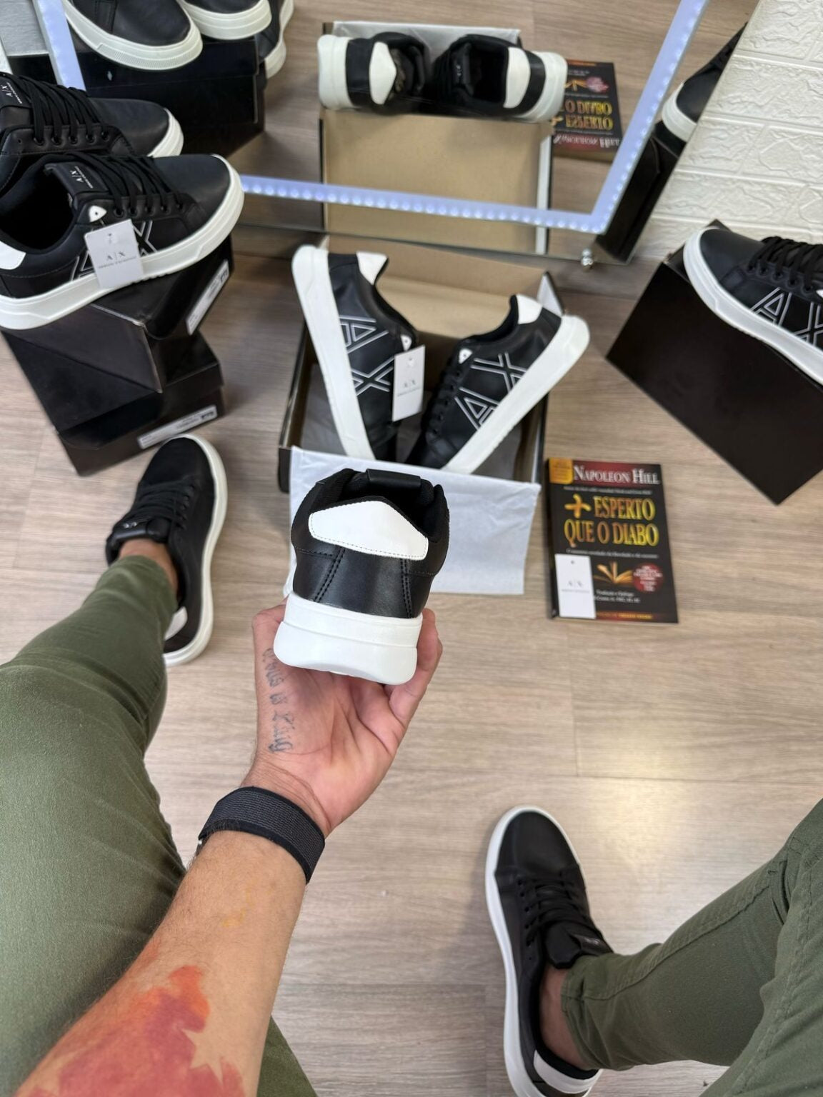 Tênis Emporio Armani Exchange